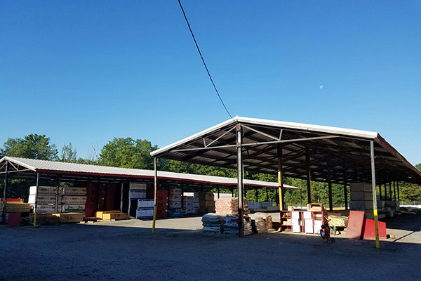 221 Exterior Yard