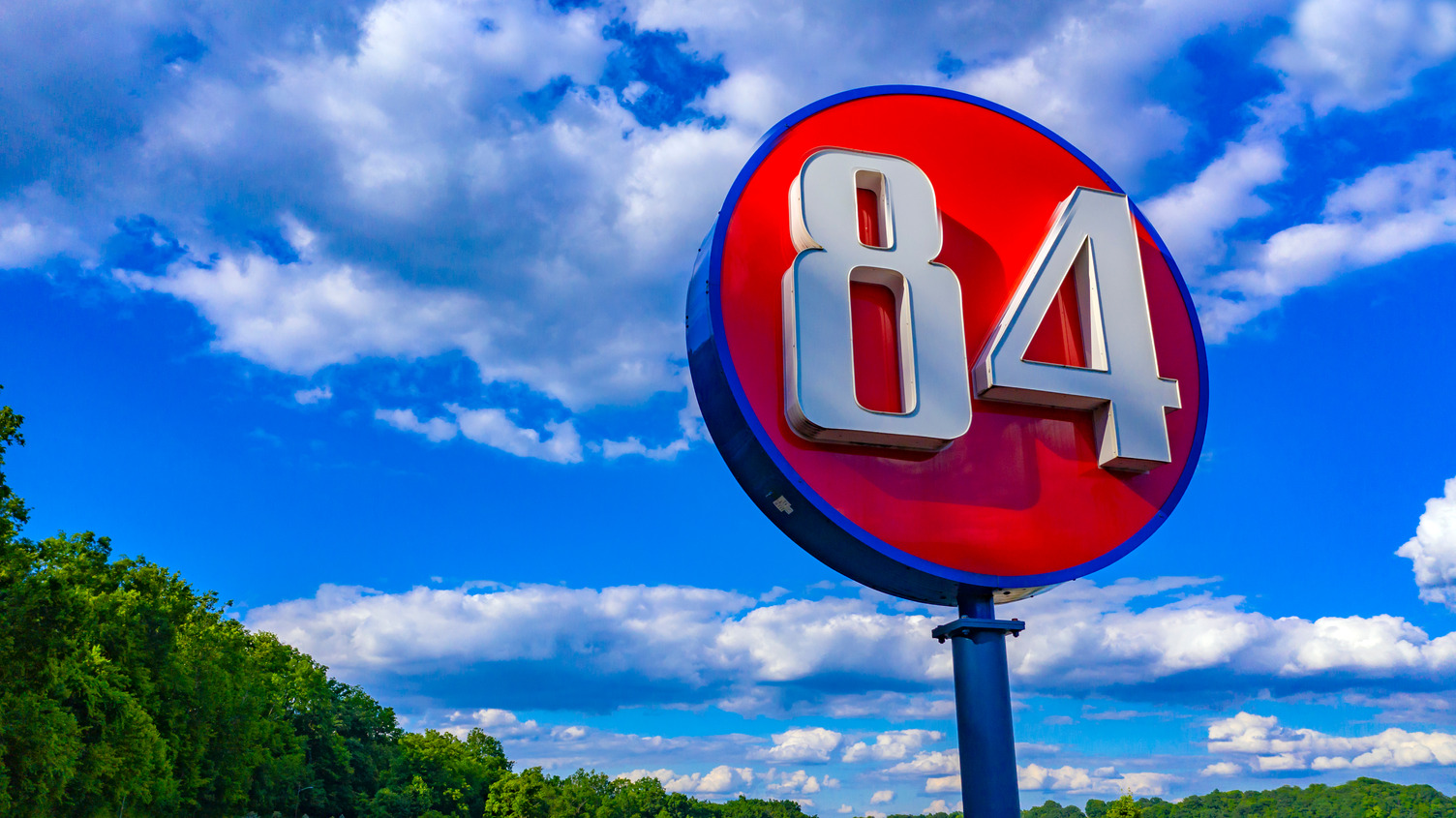 84 lumber ball exterior sign