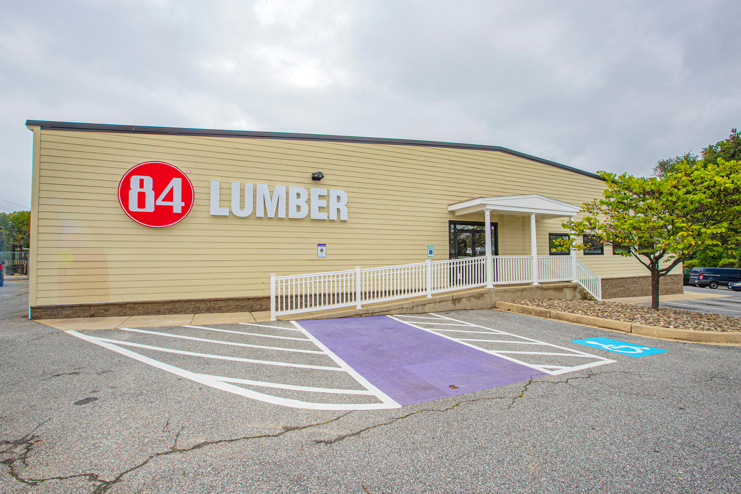 Store exterior at 84 Lumber Annapolis