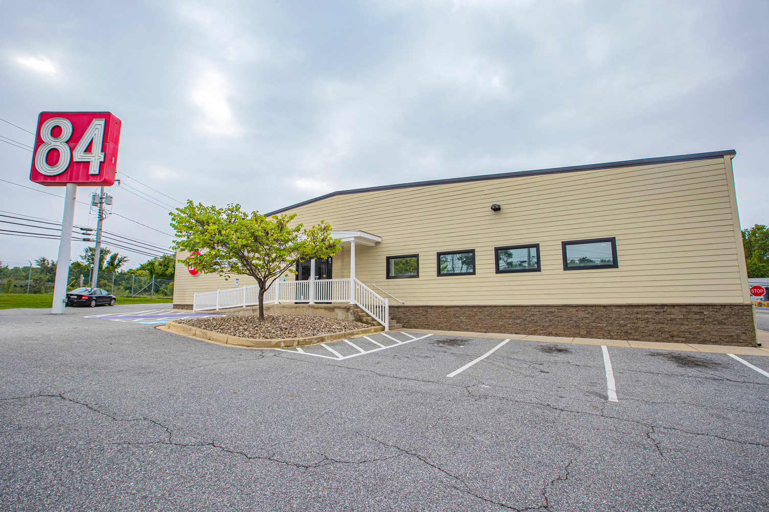 Store exterior at 84 Lumber Annapolis