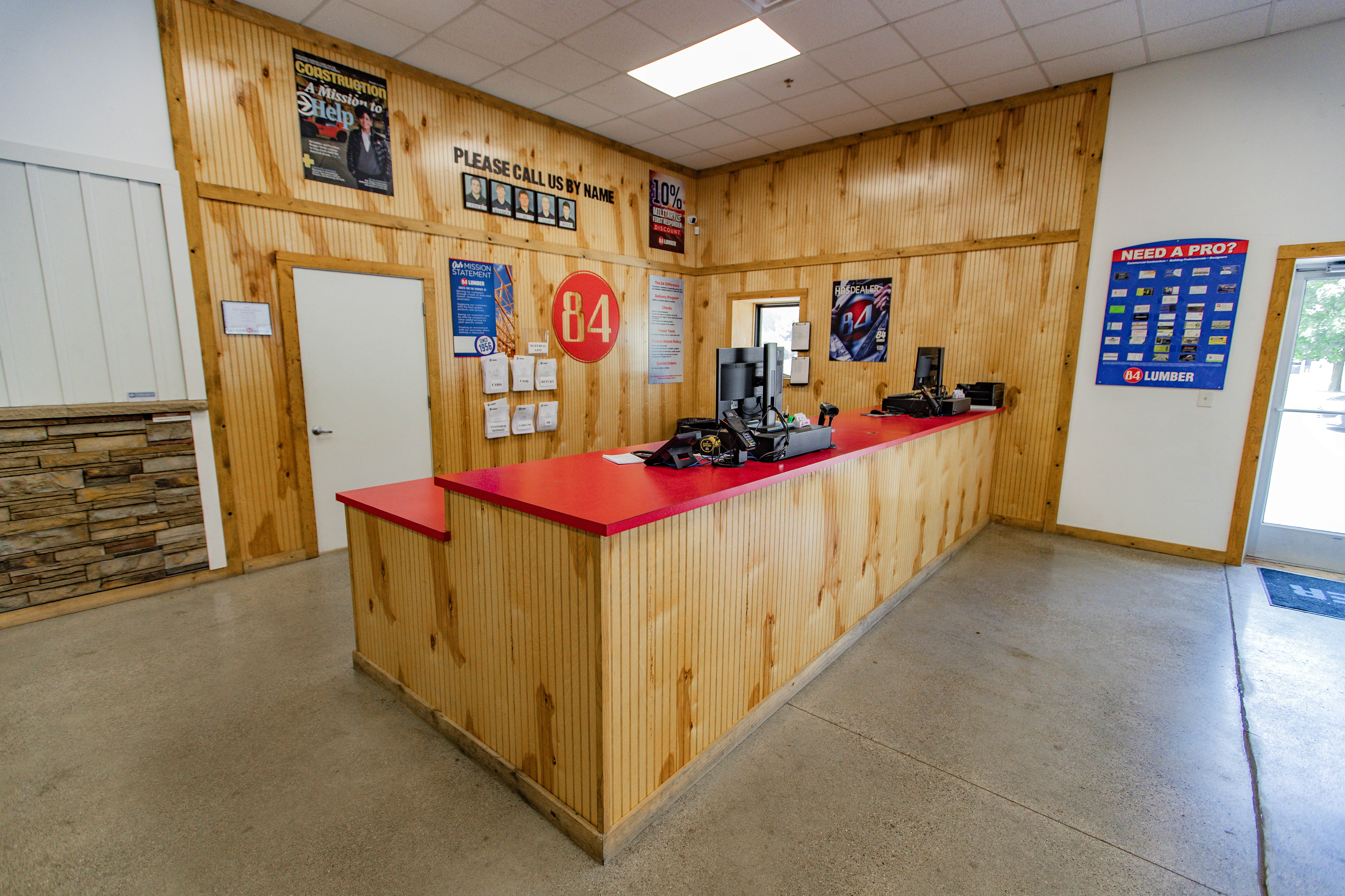 Front Counter at 84 Lumber Detroit