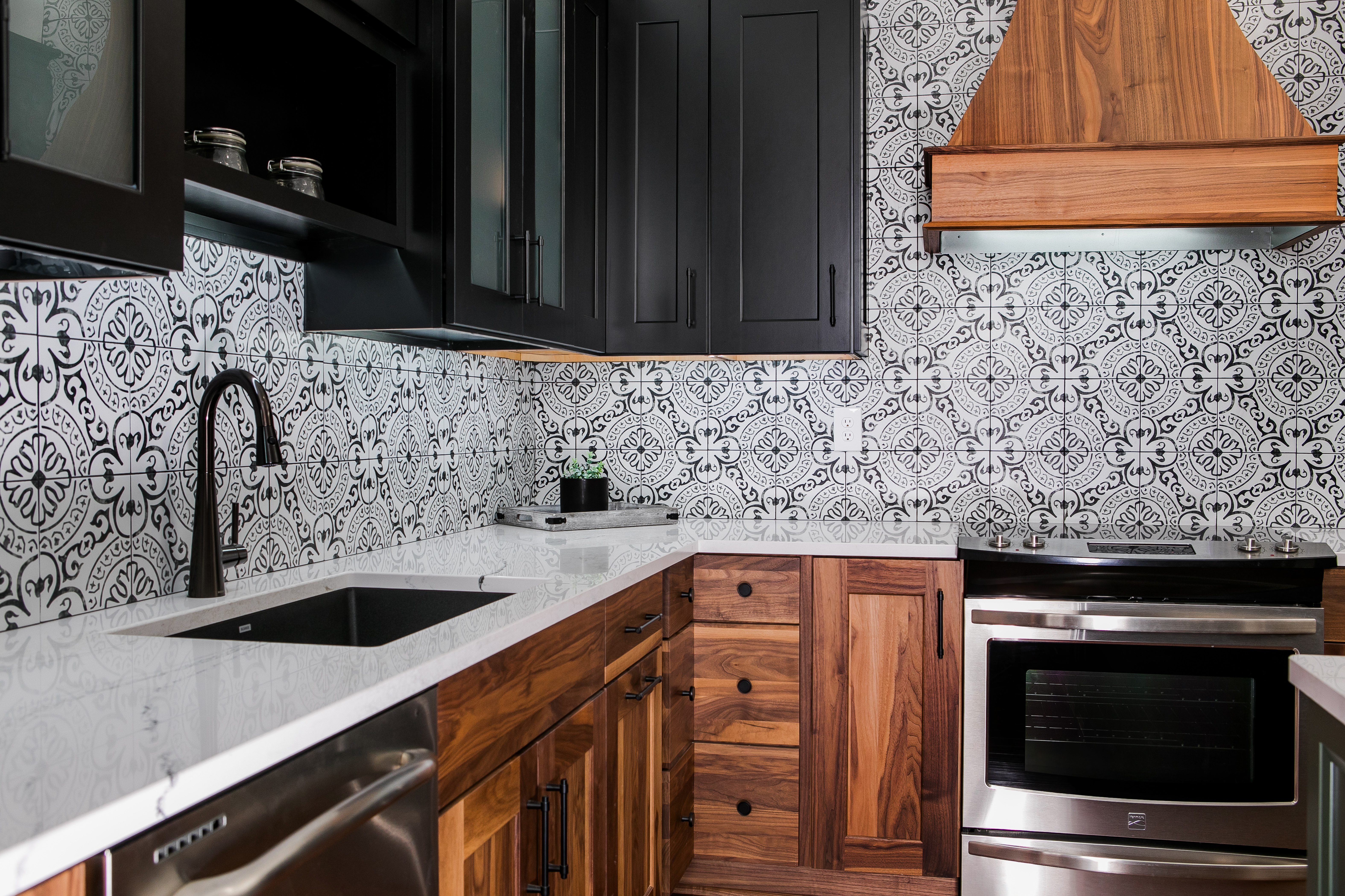 Black and white kitchen display